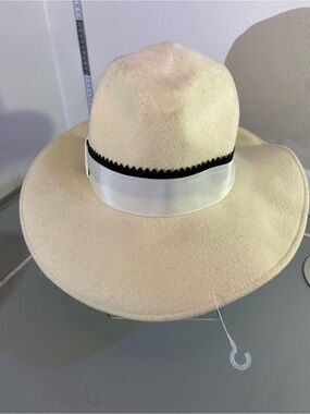 Georgette Cream Felt Fedora Vintage  with White Trim hat Made in Canada Rare
